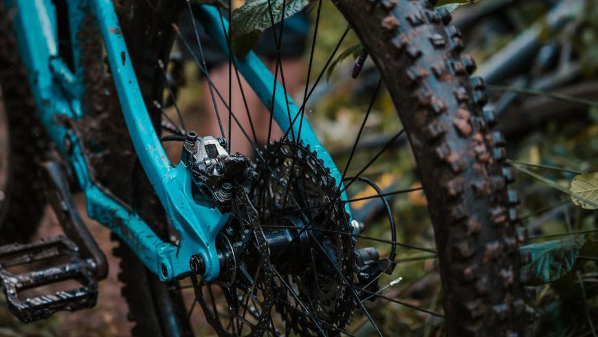 Alles wat je nodig hebt voor een geweldige mountainbike- en kampeeravontuur