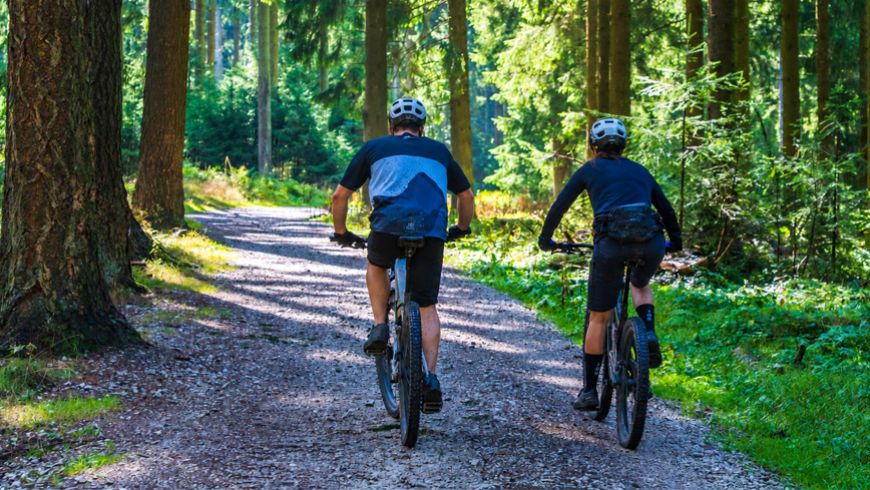 Mountainbiken in weer en wind: kleding die je droog houdt