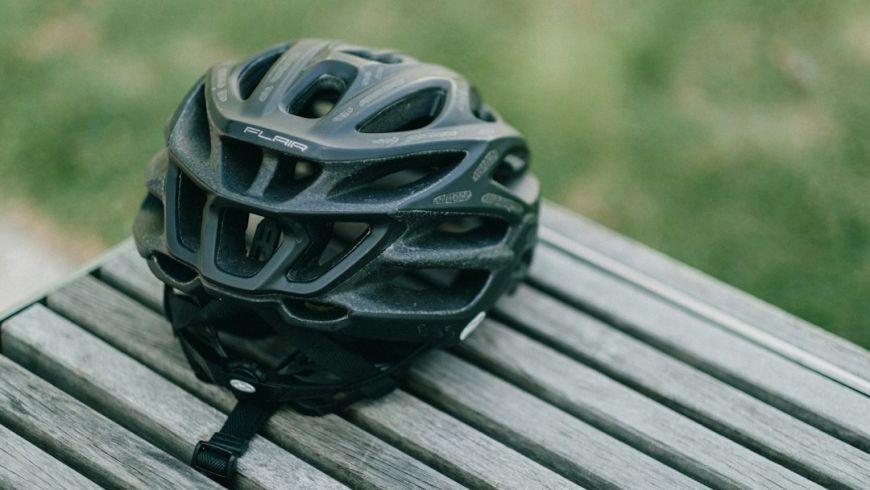 Zon, zweet en een helm: zo verzorg je je hoofdhuid als fanatieke mountainbiker
